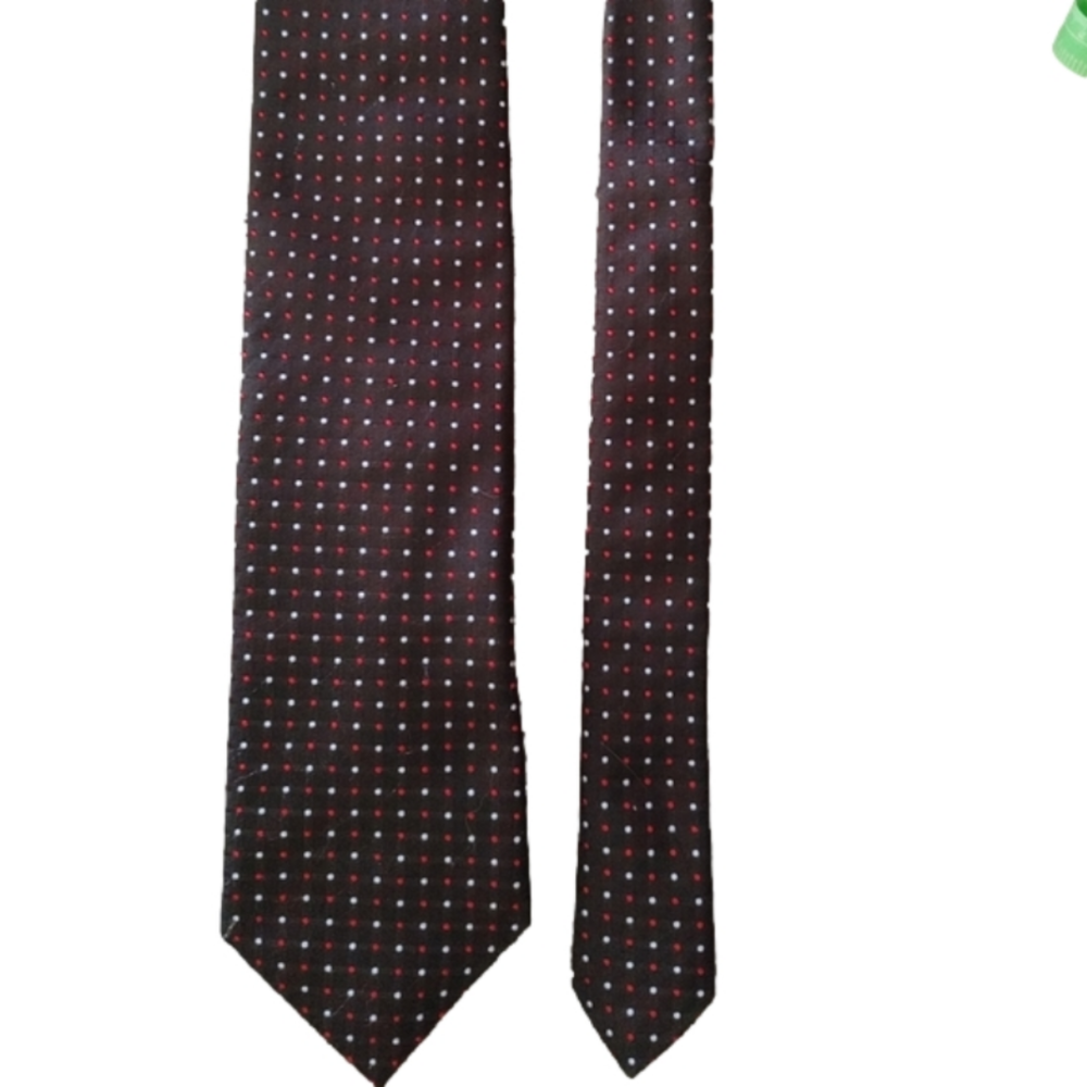 100% silk tie by Serica